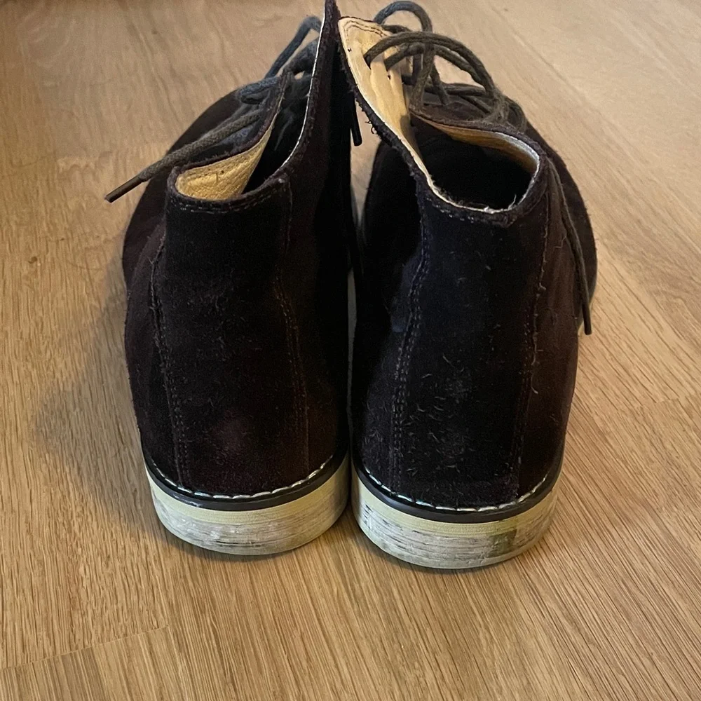 Robert Wayne Dark Suede Chukka Boots